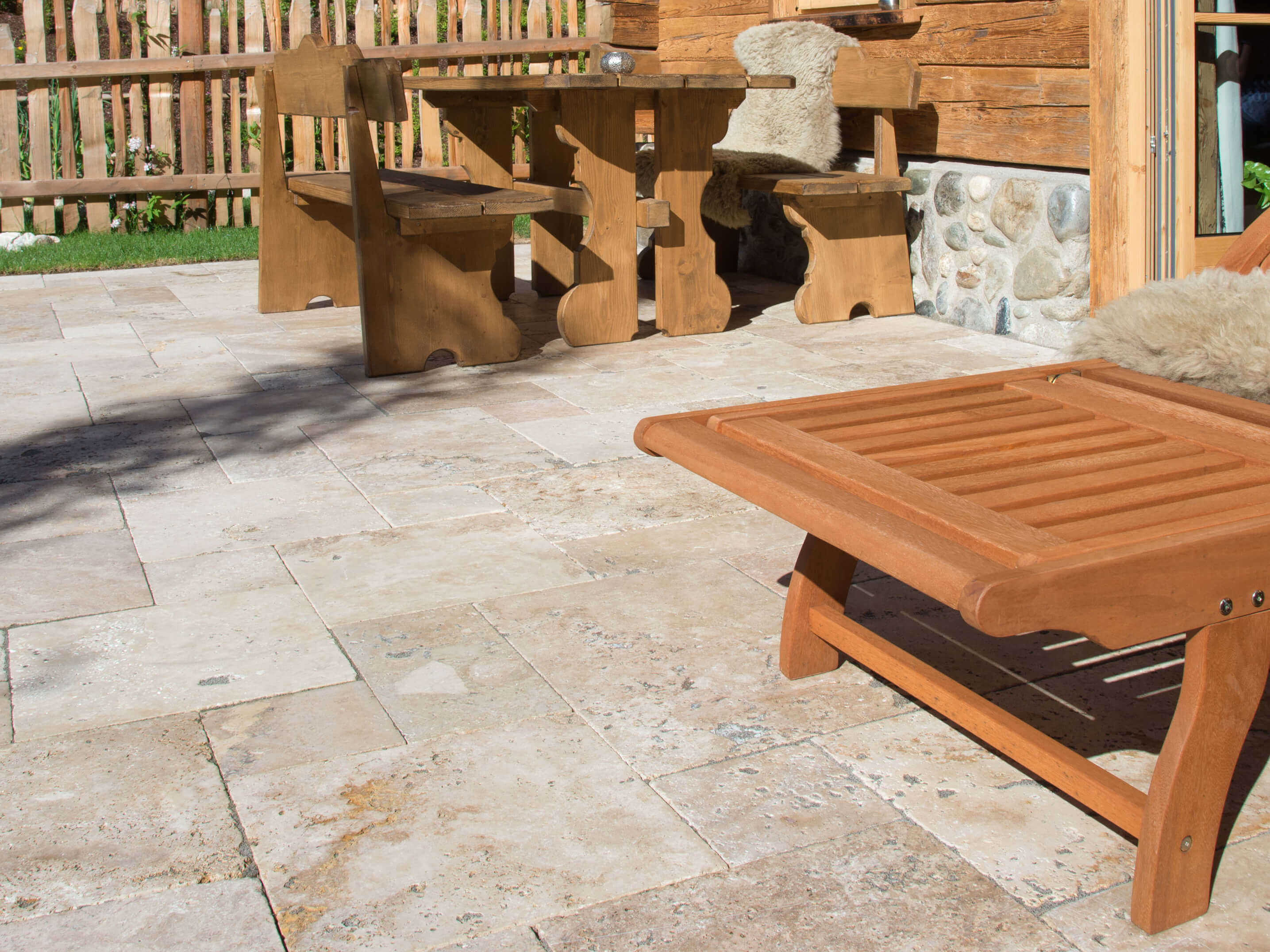 Dalles Rustic, en travertin vieilli stonenaturelle — free download